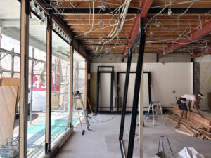 京都　城陽市　リフォーム店　店舗サッシリフォーム　施行中