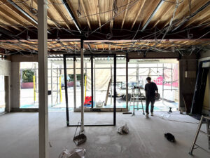 京都　城陽市　リフォーム店　店舗サッシリフォーム　施行中