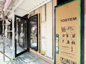 京都　城陽市　リフォーム店　店舗サッシリフォーム　施行中